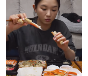 巨大的雪蟹☆雪蟹腸炒飯和雪蟹拉麵MUKBANG